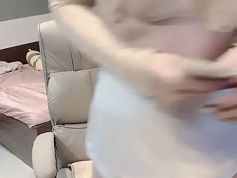 Snapshot of Eva-Public chatting on October 2025 03:43:01 PM Eva-Public online show from October 2025 03:43:01 PM