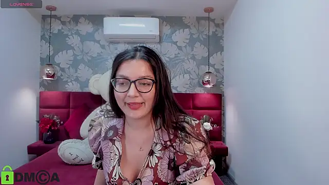 Snapshot of ZarifaBev chatting on December 2024 12:04:02 AM ZarifaBev online show from December 2024 12:04:02 AM