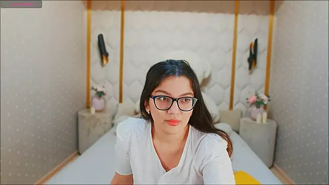 Snapshot of ZarifaBev chatting on December 2024 08:39:02 PM ZarifaBev online show from December 2024 08:39:02 PM