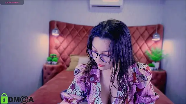 Snapshot of ZarifaBev chatting on December 2024 10:55:01 PM ZarifaBev online show from December 2024 10:55:01 PM