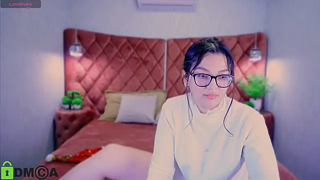 Snapshot of ZarifaBev chatting on December 2024 08:00:02 AM ZarifaBev online show from December 2024 08:00:02 AM