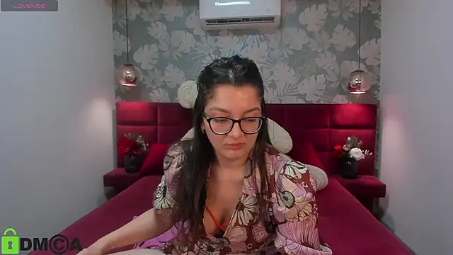 Snapshot of ZarifaBev chatting on January 2025 01:27:01 AM ZarifaBev online show from January 2025 01:27:01 AM