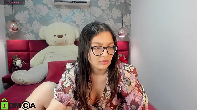 Snapshot of ZarifaBev chatting on February 2025 02:19:02 AM ZarifaBev online show from February 2025 02:19:02 AM