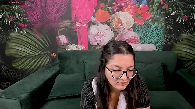 Snapshot of ZarifaBev chatting on September 2025 10:15:01 AM ZarifaBev online show from September 2025 10:15:01 AM