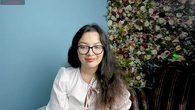 Snapshot of ZarifaBev chatting on September 2025 01:25:02 PM ZarifaBev online show from September 2025 01:25:02 PM