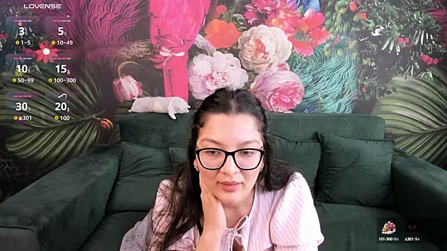 Snapshot of ZarifaBev chatting on October 2025 03:44:02 PM ZarifaBev online show from October 2025 03:44:02 PM