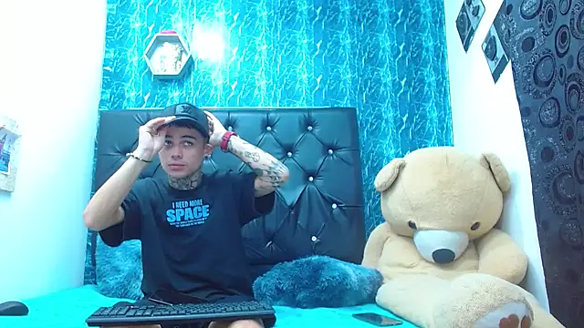 exotic hot couple online show from March 2025 02:15:01 AM