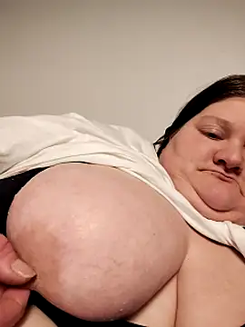 Snapshot of chrissybear84 chatting on February 2025 06:00:01 PM chrissybear84 online show from February 2025 06:00:01 PM