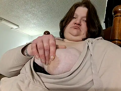 Snapshot of chrissybear84 chatting on March 2025 05:17:02 PM chrissybear84 online show from March 2025 05:17:02 PM