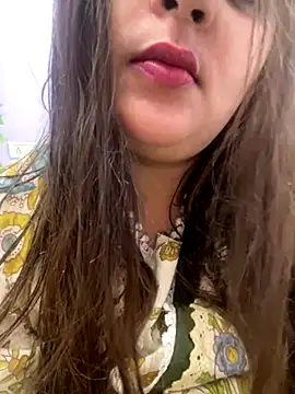 Snapshot of leylafleece chatting on September 2025 01:11:02 PM leylafleece online show from September 2025 01:11:02 PM