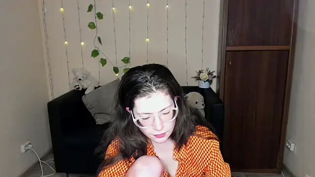 Snapshot of Alicia_redfollow chatting on January 2025 12:33:01 PM Alicia redfollow online show from January 2025 12:33:01 PM