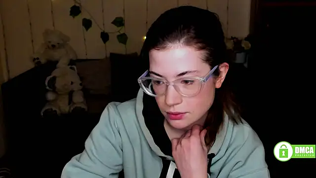 Snapshot of Alicia_redfollow chatting on February 2025 06:21:01 PM Alicia redfollow online show from February 2025 06:21:01 PM