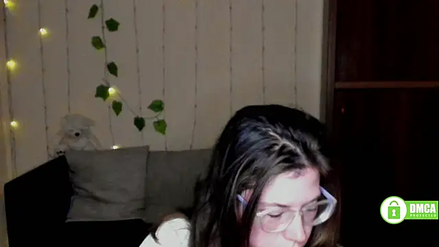 Snapshot of Alicia_redfollow chatting on February 2025 03:30:02 PM Alicia redfollow online show from February 2025 03:30:02 PM