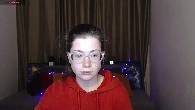 Snapshot of Alicia_redfollow chatting on March 2025 06:21:02 PM Alicia redfollow online show from March 2025 06:21:02 PM