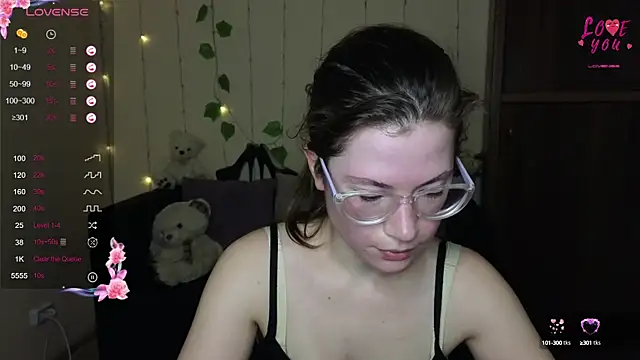 Snapshot of Alicia_redfollow chatting on March 2025 12:22:02 PM Alicia redfollow online show from March 2025 12:22:02 PM