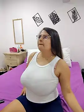 Miss balloonsmila online show from February 2025 08:20:02 PM