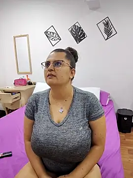 Miss balloonsmila online show from February 2025 09:55:01 PM