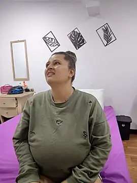 Miss balloonsmila online show from March 2025 11:11:01 PM