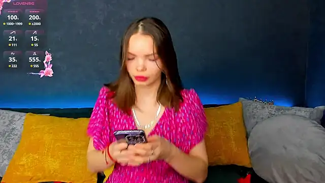 Snapshot of Curvy_Dynamite_ chatting on February 2025 01:19:02 AM Curvy Dynamite online show from February 2025 01:19:02 AM