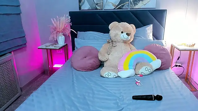 Curvy Dynamite  online show from October 2025 01:16:01 AM