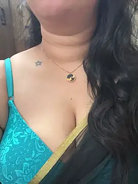 Snapshot of Akhi_Akshaya chatting on December 2024 05:58:01 AM Akhi Akshaya online show from December 2024 05:58:01 AM