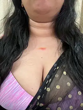 Snapshot of Akhi_Akshaya chatting on January 2025 07:07:02 PM Akhi Akshaya online show from January 2025 07:07:02 PM