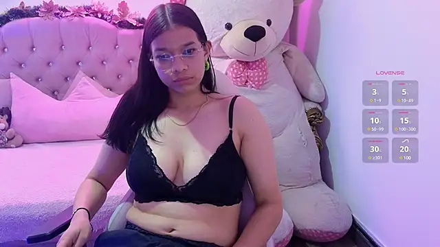 Snapshot of Emilly_tay chatting on December 2024 03:11:02 AM Emilly tay online show from December 2024 03:11:02 AM