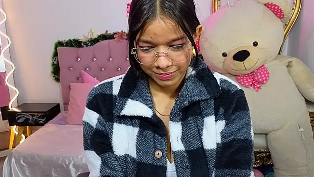 Snapshot of Emilly_tay chatting on January 2025 02:54:02 AM Emilly tay online show from January 2025 02:54:02 AM