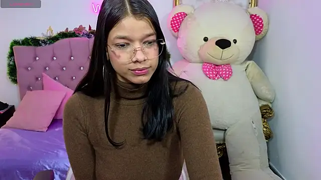 Snapshot of Emilly_tay chatting on January 2025 02:18:01 PM Emilly tay online show from January 2025 02:18:01 PM