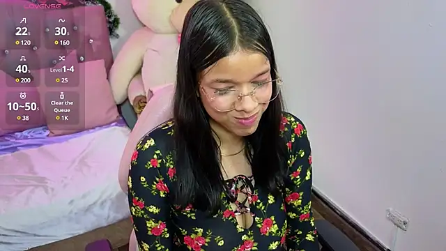 Snapshot of Emilly_tay chatting on January 2025 05:34:02 PM Emilly tay online show from January 2025 05:34:02 PM