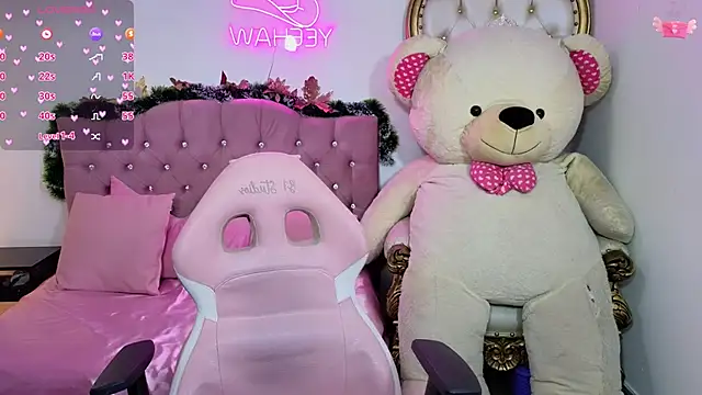 Snapshot of Emilly_tay chatting on January 2025 06:12:02 PM Emilly tay online show from January 2025 06:12:02 PM