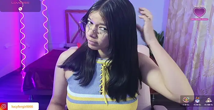 Snapshot of Emilly_tay chatting on March 2025 12:01:01 PM Emilly tay online show from March 2025 12:01:01 PM