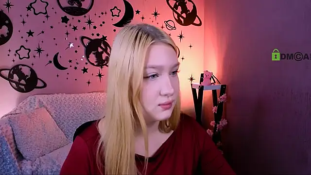 Snapshot of playful_sophie chatting on June 2026 07:25:01 PM playful sophie online show from June 2026 07:25:01 PM