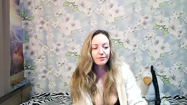 KattyLuuu online show from October 2025 08:30:02 PM