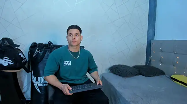 Snapshot of jeicob_gagnon chatting on December 2024 11:11:01 PM jeicob gagnon online show from December 2024 11:11:01 PM