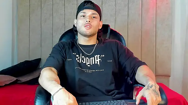 Snapshot of jeicob_gagnon chatting on September 2025 05:45:02 AM jeicob gagnon online show from September 2025 05:45:02 AM