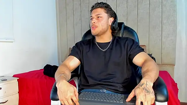 Snapshot of jeicob_gagnon chatting on October 2025 06:54:01 AM jeicob gagnon online show from October 2025 06:54:01 AM