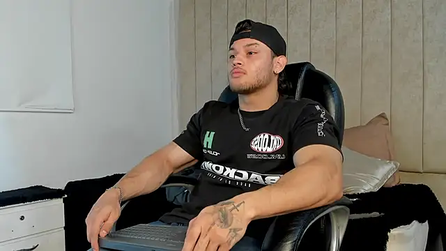 Snapshot of jeicob_gagnon chatting on October 2025 10:15:02 AM jeicob gagnon online show from October 2025 10:15:02 AM