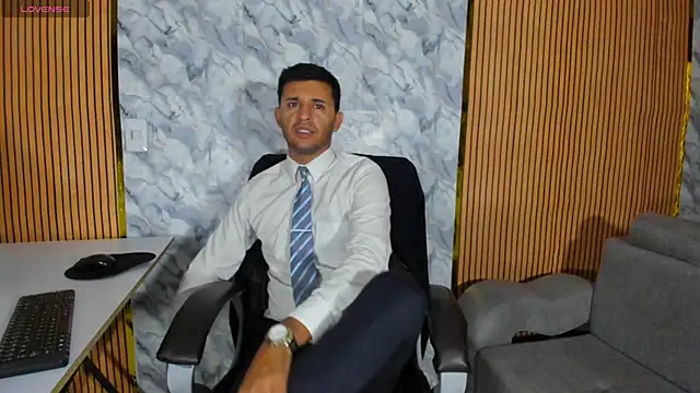 Hideintheoffice online show from September 2025 11:37:01 PM