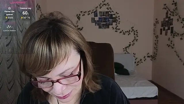 Miss Moren online show from November 2025 04:33:02 AM