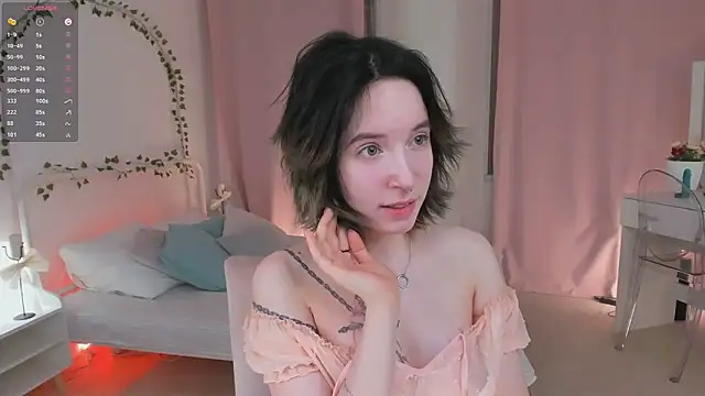 lilithlunna online show from February 2025 07:11:01 PM