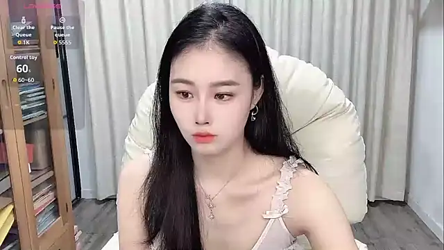 LILI-Baobei online show from September 2025 02:02:01 AM