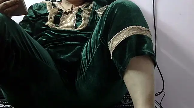 Housewife12 online show from February 2025 12:20:01 PM