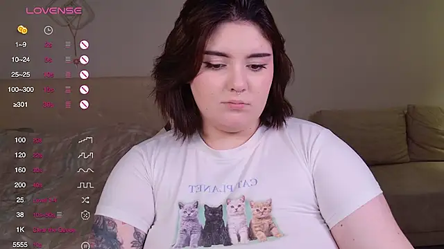 YumiYammy online show from December 2025 08:17:01 PM