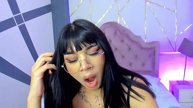Snapshot of RoseCassie chatting on January 2025 06:53:02 PM RoseCassie online show from January 2025 06:53:02 PM