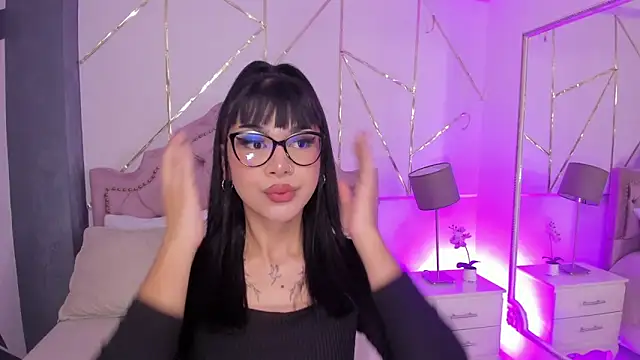 Snapshot of RoseCassie chatting on January 2025 01:14:01 PM RoseCassie online show from January 2025 01:14:01 PM