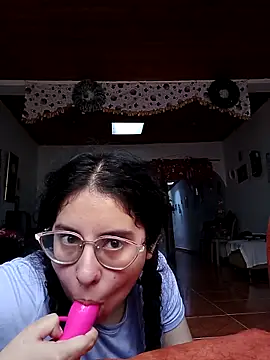 Snapshot of valentina568 chatting on October 2025 06:18:01 PM valentina568 online show from October 2025 06:18:01 PM