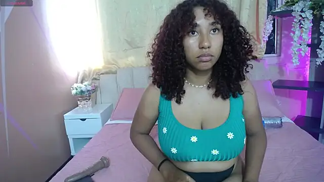 Snapshot of lauraltt chatting on December 2024 06:54:02 PM lauraltt online show from December 2024 06:54:02 PM