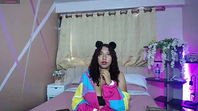 Snapshot of lauraltt chatting on December 2024 01:17:01 PM lauraltt online show from December 2024 01:17:01 PM