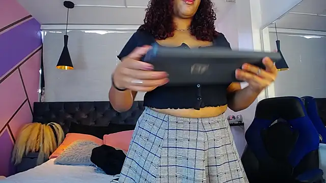 Snapshot of lauraltt chatting on December 2024 01:14:01 PM lauraltt online show from December 2024 01:14:01 PM